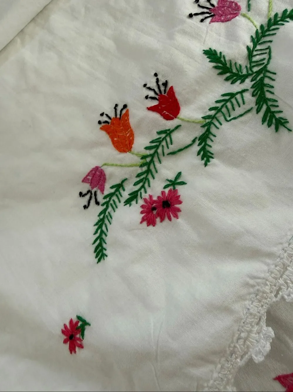 2 Vintage Queen Size Pillowcases Red Orange Pink Green Tulip Lace Detail